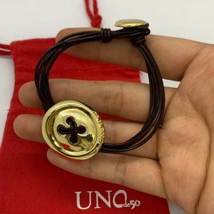 UNO de 50 Bracelet Brown Leather bracelet with a gold button charm